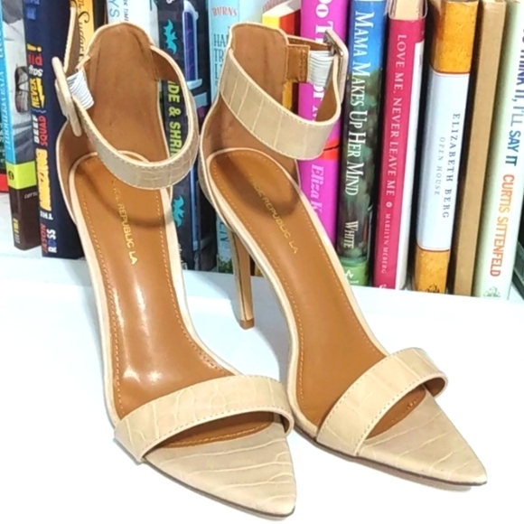 SHOE REPUBLIC LA TAN POINTED TOE ANKLE STRAP HIGH HEELS SIZE 9 NWT - Picture 2 of 9
